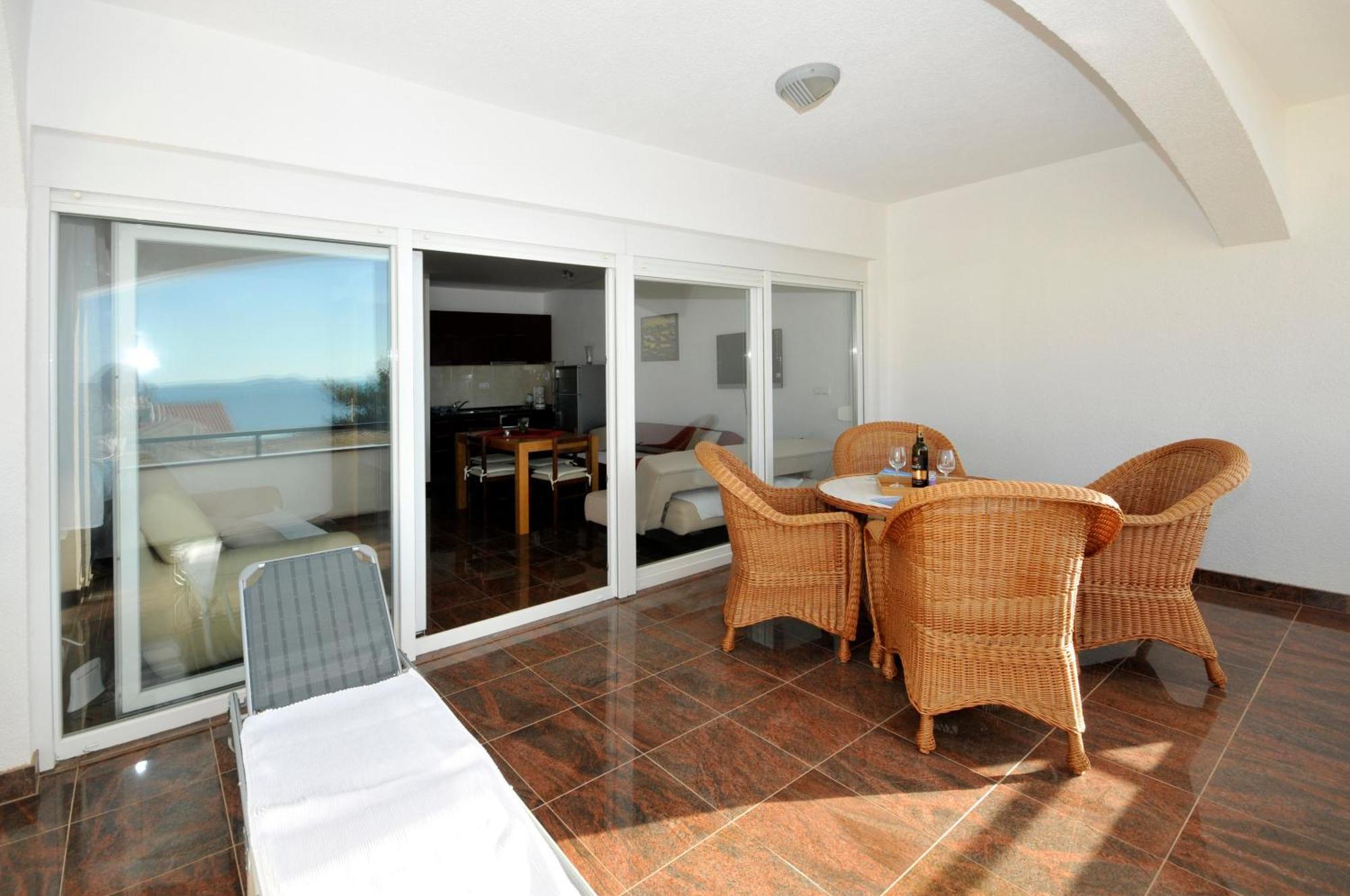 Apartmani Svalina - Seaview And 130M From Beach Trogir Exterior foto