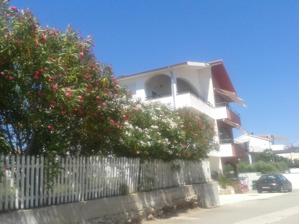 Apartmani Svalina - Seaview And 130M From Beach Trogir Exterior foto