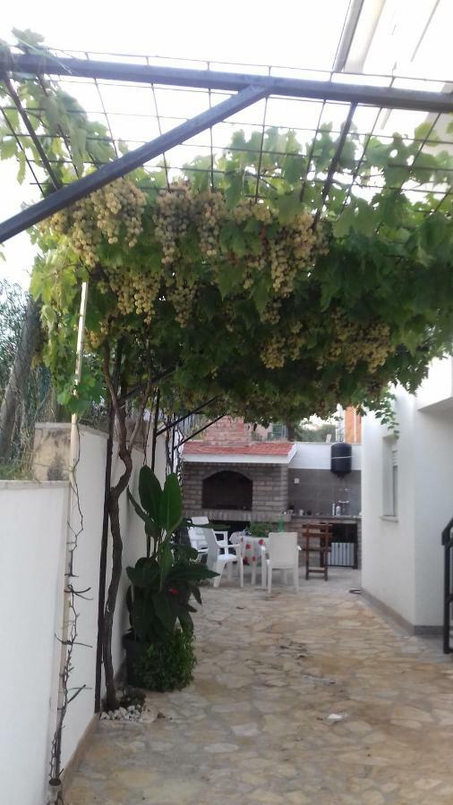 Apartmani Svalina - Seaview And 130M From Beach Trogir Exterior foto